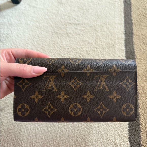 Louis Vuitton Sarah Wallet - Picture 2 of 9